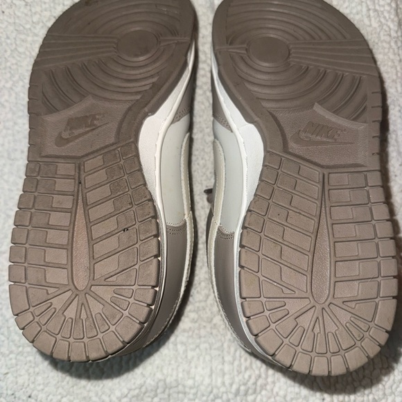 Nike Women's Gray and White Sneakers - Picture 6 of 6